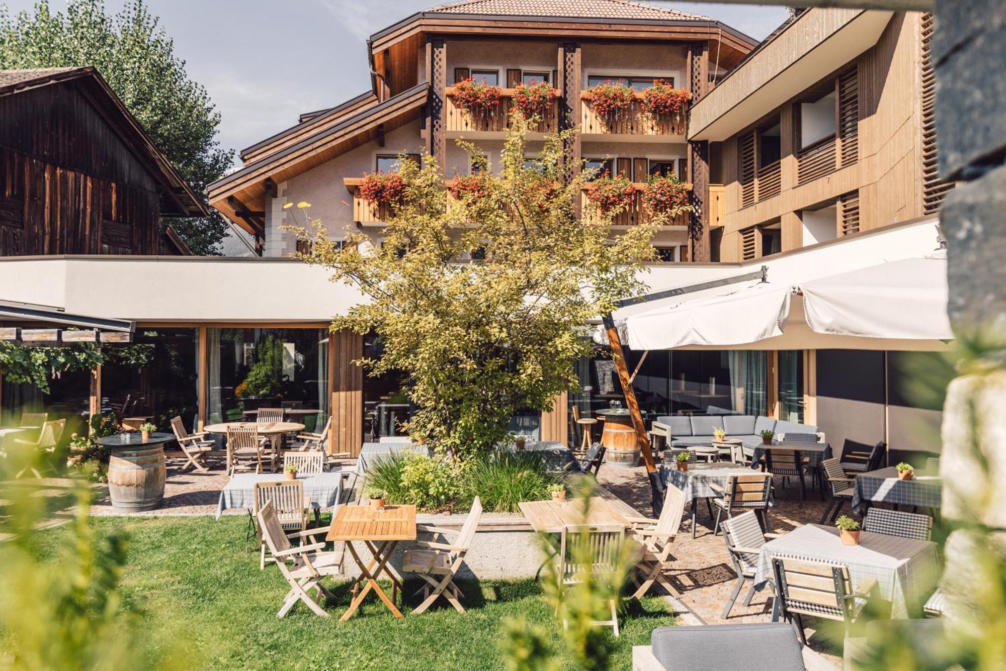 Hotel Restaurant Langgenhof Brunico Esterno foto
