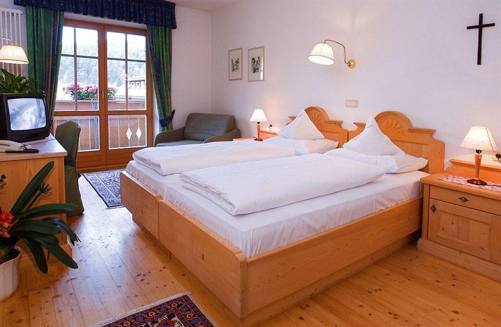 Hotel Restaurant Langgenhof Brunico Esterno foto