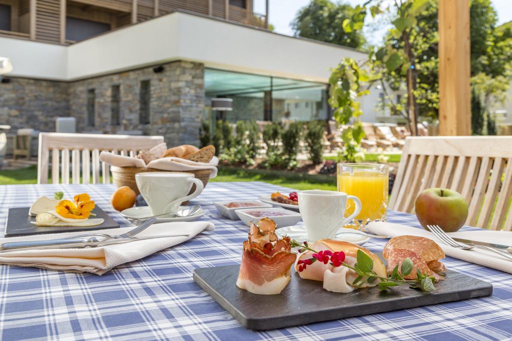 Hotel Restaurant Langgenhof Brunico Esterno foto