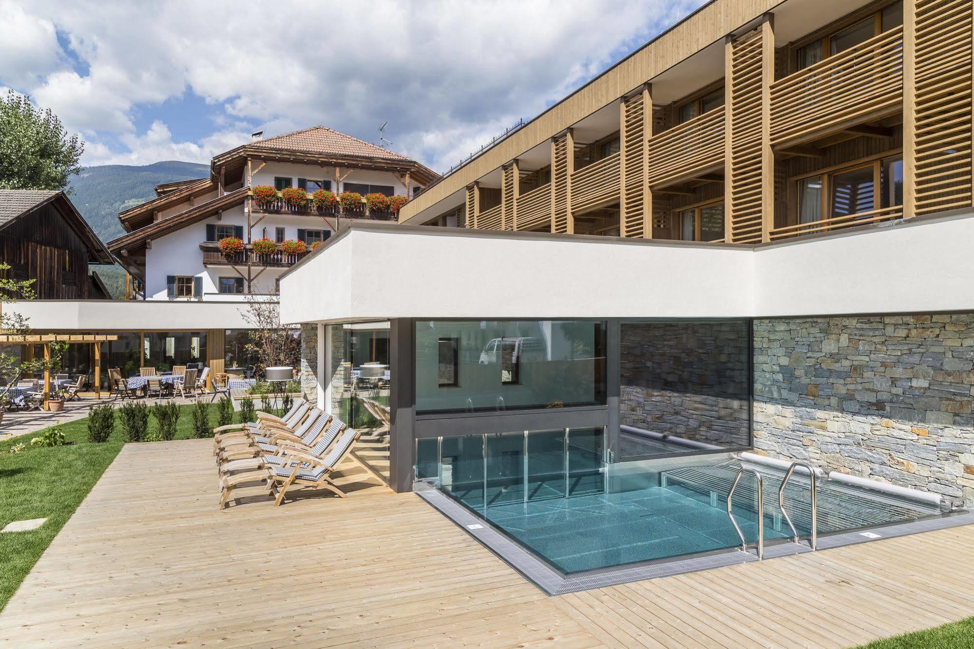 Hotel Restaurant Langgenhof Brunico Esterno foto